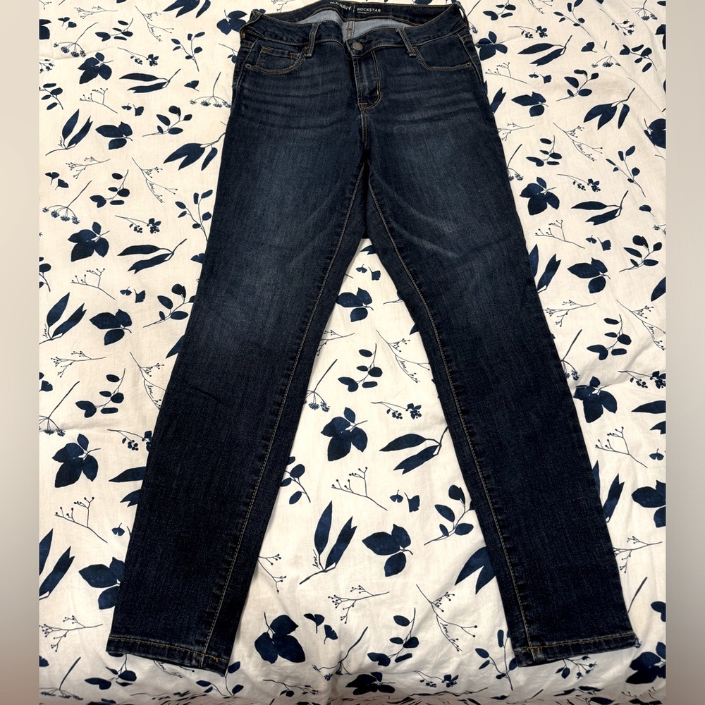 Old Navy Rockstar Mid Rise 6 Short